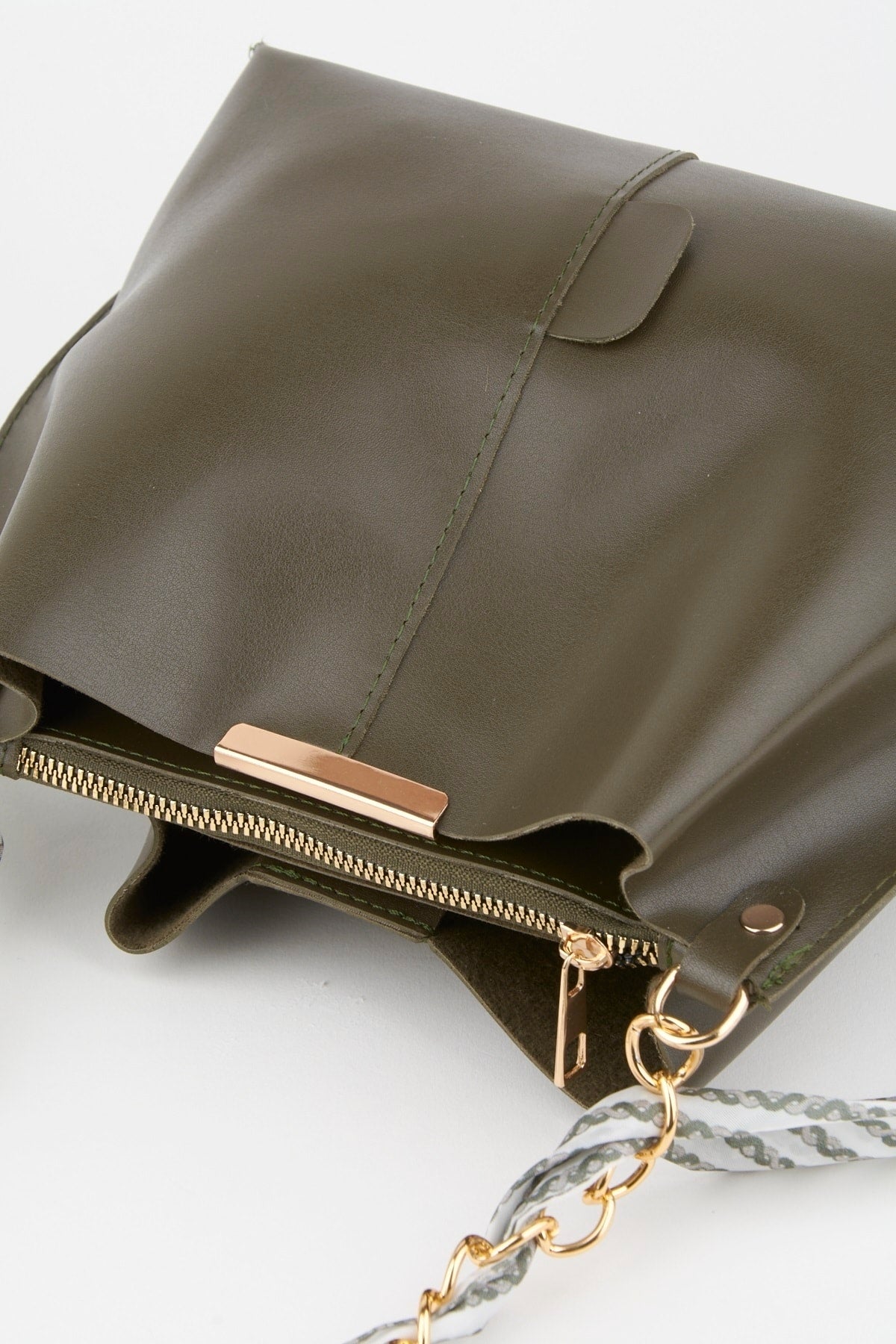Khakifarbene Damen-Hand-, Arm- und Schultertasche aus weichem Leder mit 3 Fächern und Schalkette
