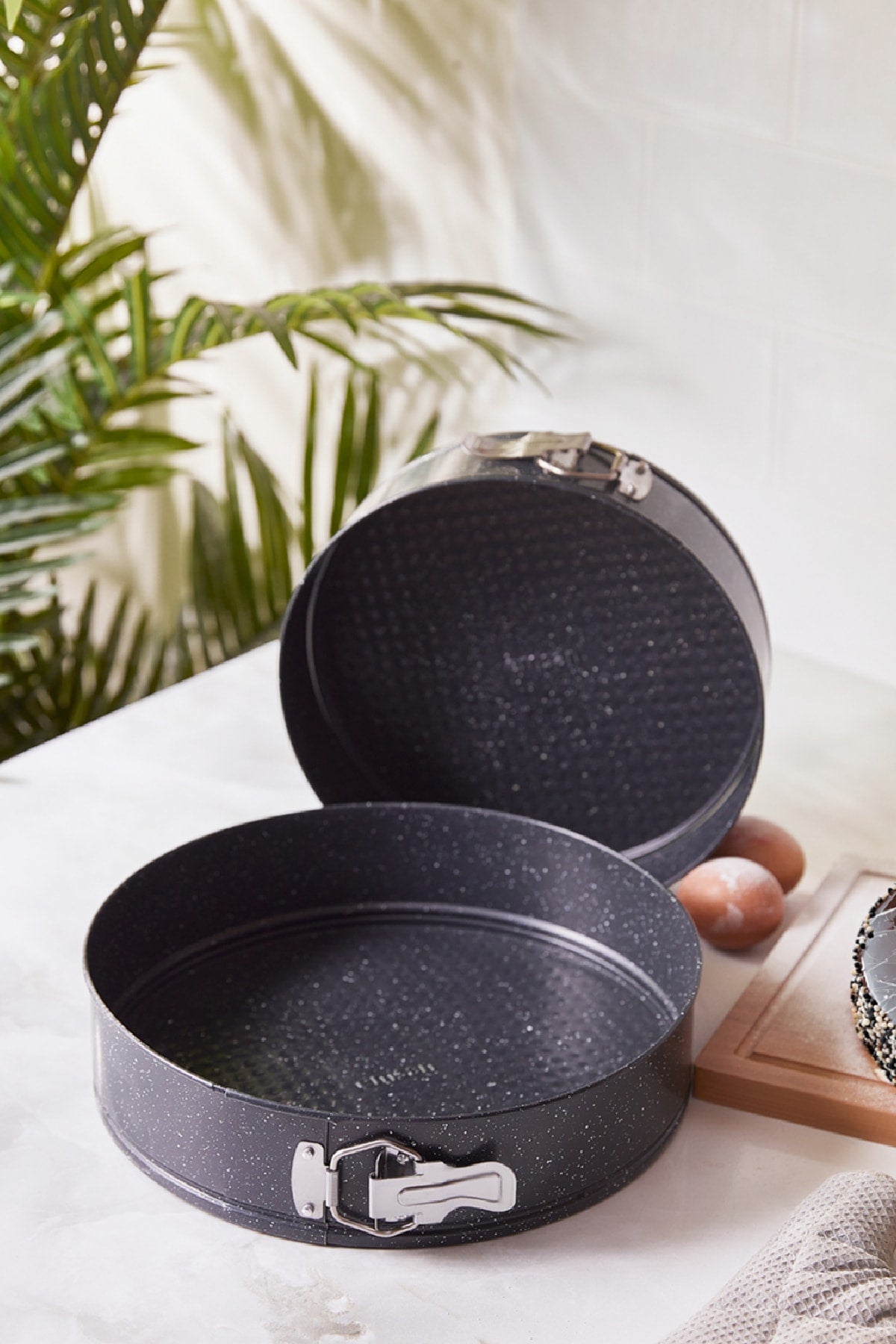 Circle Set Of 2 Clamped Cake Molds