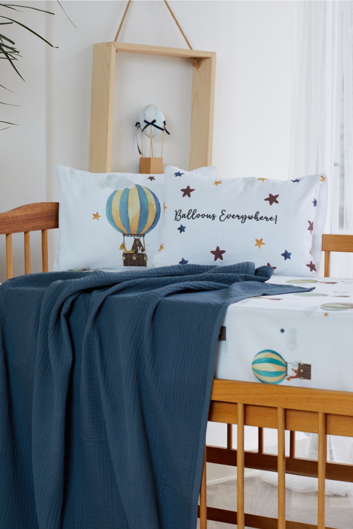 Organic Muslin Picture Baby Bedding - Star And Flying Balloon Themed