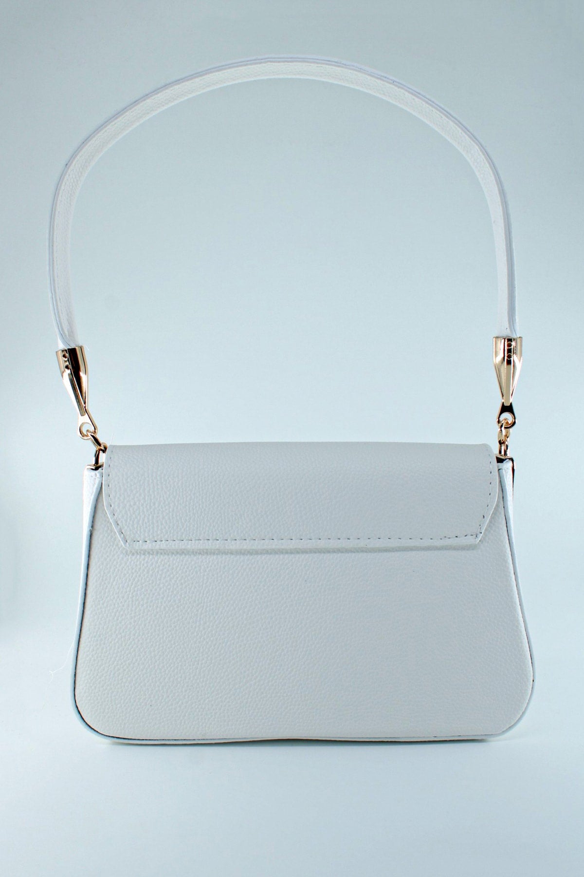 Women'S White Textured Magnet Clamshell Lined Hand And Sleeve Bag
