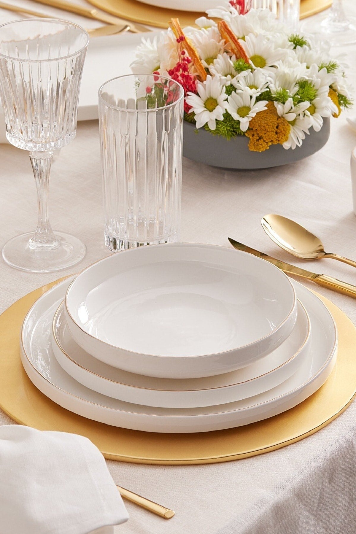 Streamline New Saturn Gold 59 Pieces New Bone Dinnerware Set for 12 Persons