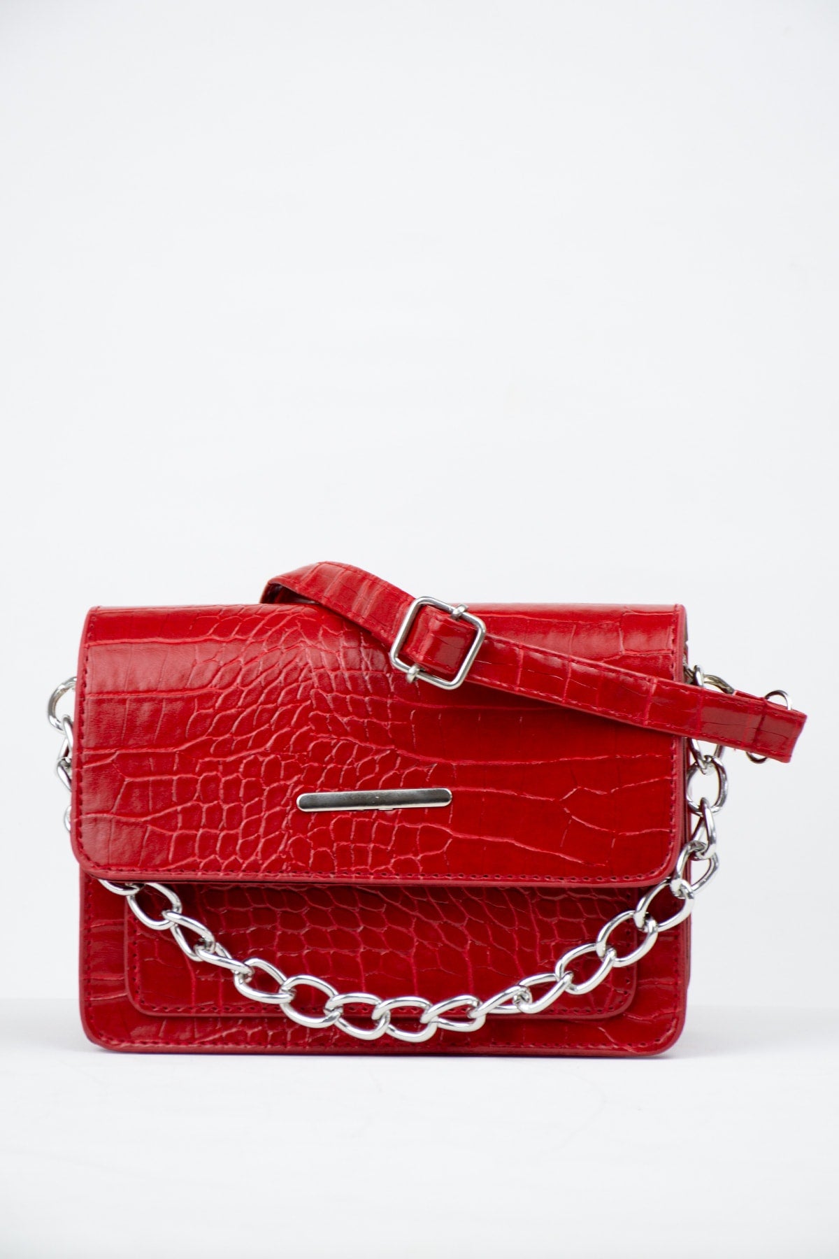 Rote Clutch Baguette mit Kettenriemen für Damen mit Krokodilmuster