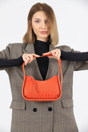 Orangefarbene Baguette-Tasche mit Krokodilmuster für Damen