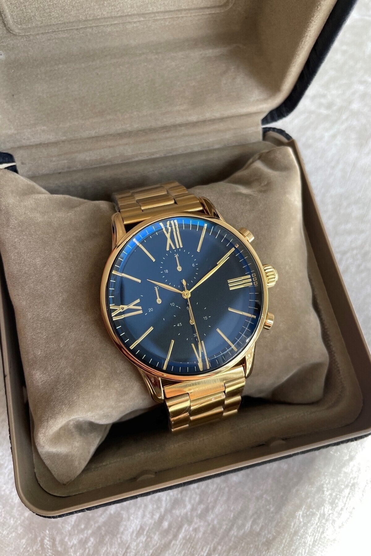 Gold Color Unisex Premium Wristwatch