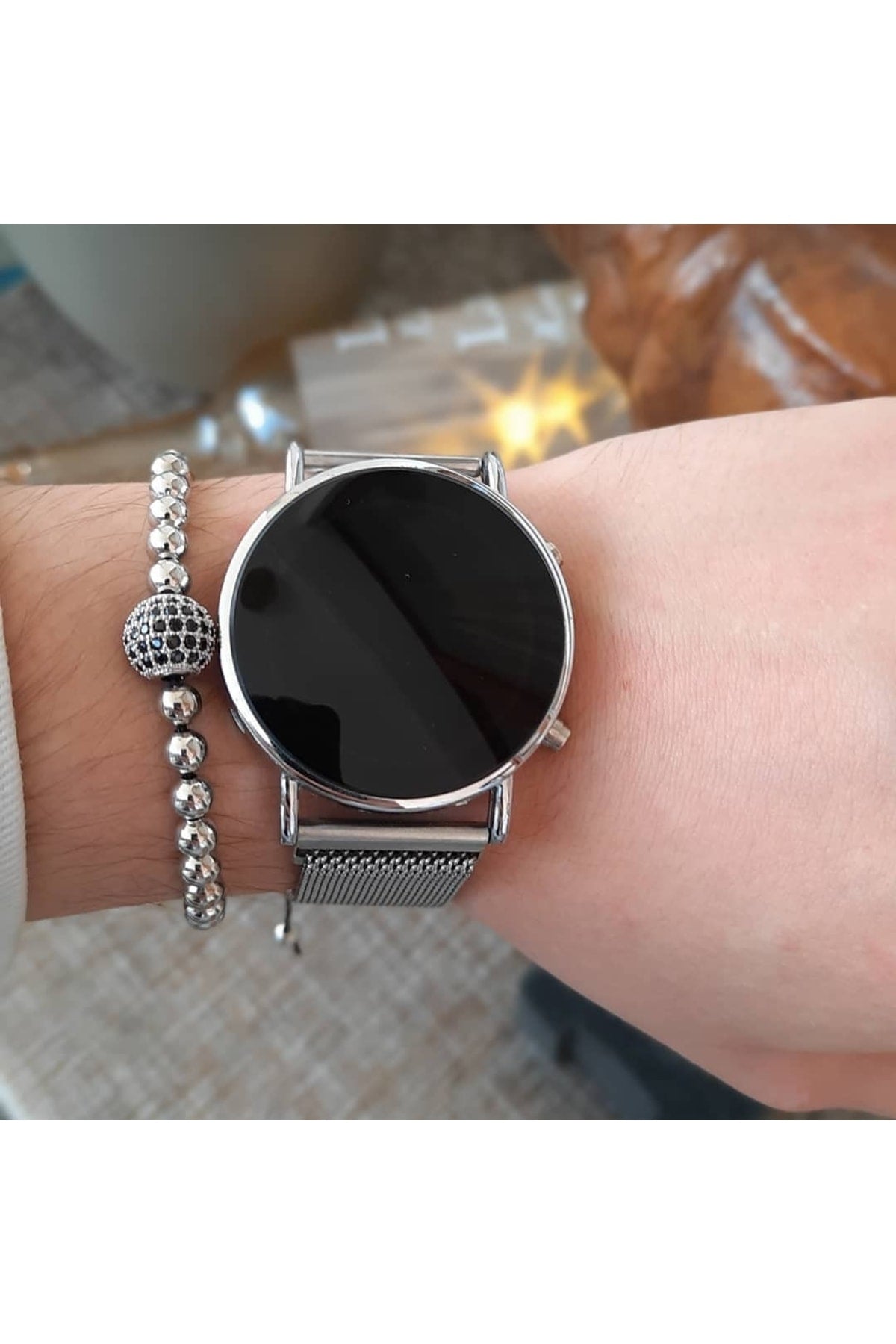 Unisex-Armbanduhr mit digitalem LED-Display und Stahlgehäuse