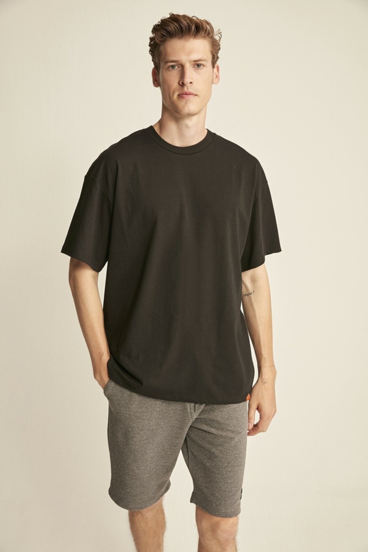 Schwarzes Oversize-T-Shirt „Jett“
