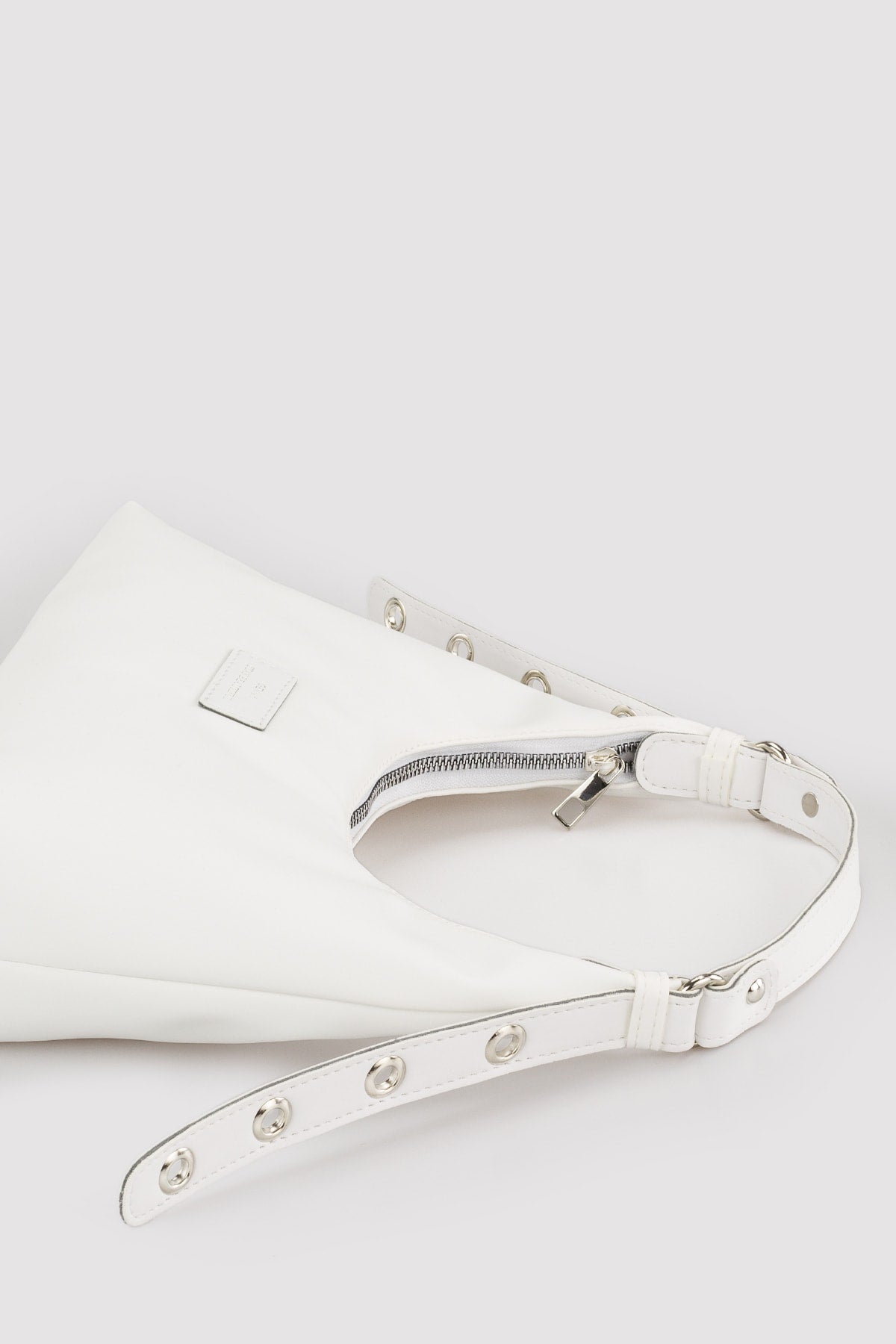 Weiße Baguette-Tasche 205 für Damen
