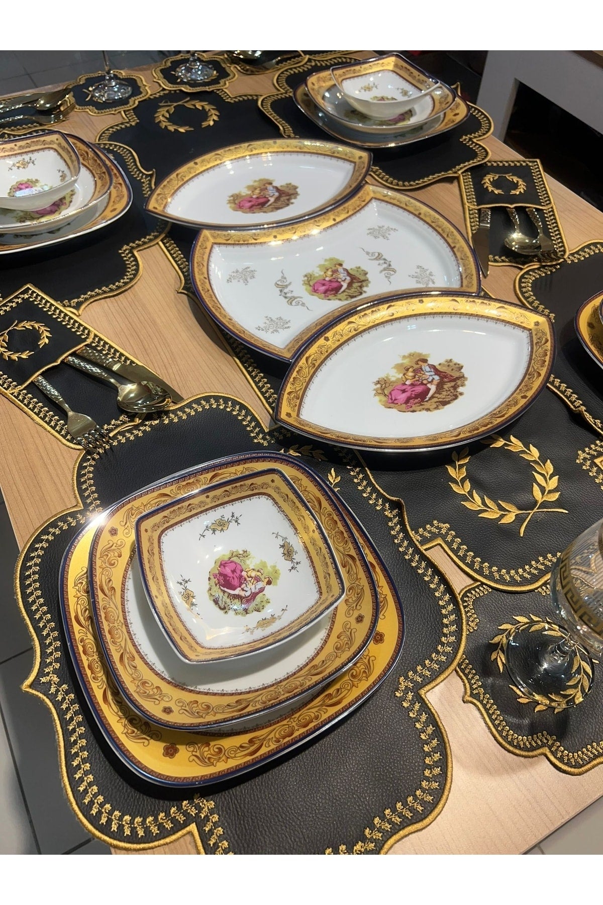 27 Piece Dinner Set Gold Gold Porcelain Patterned Dinner Set for 6 Persons Antique