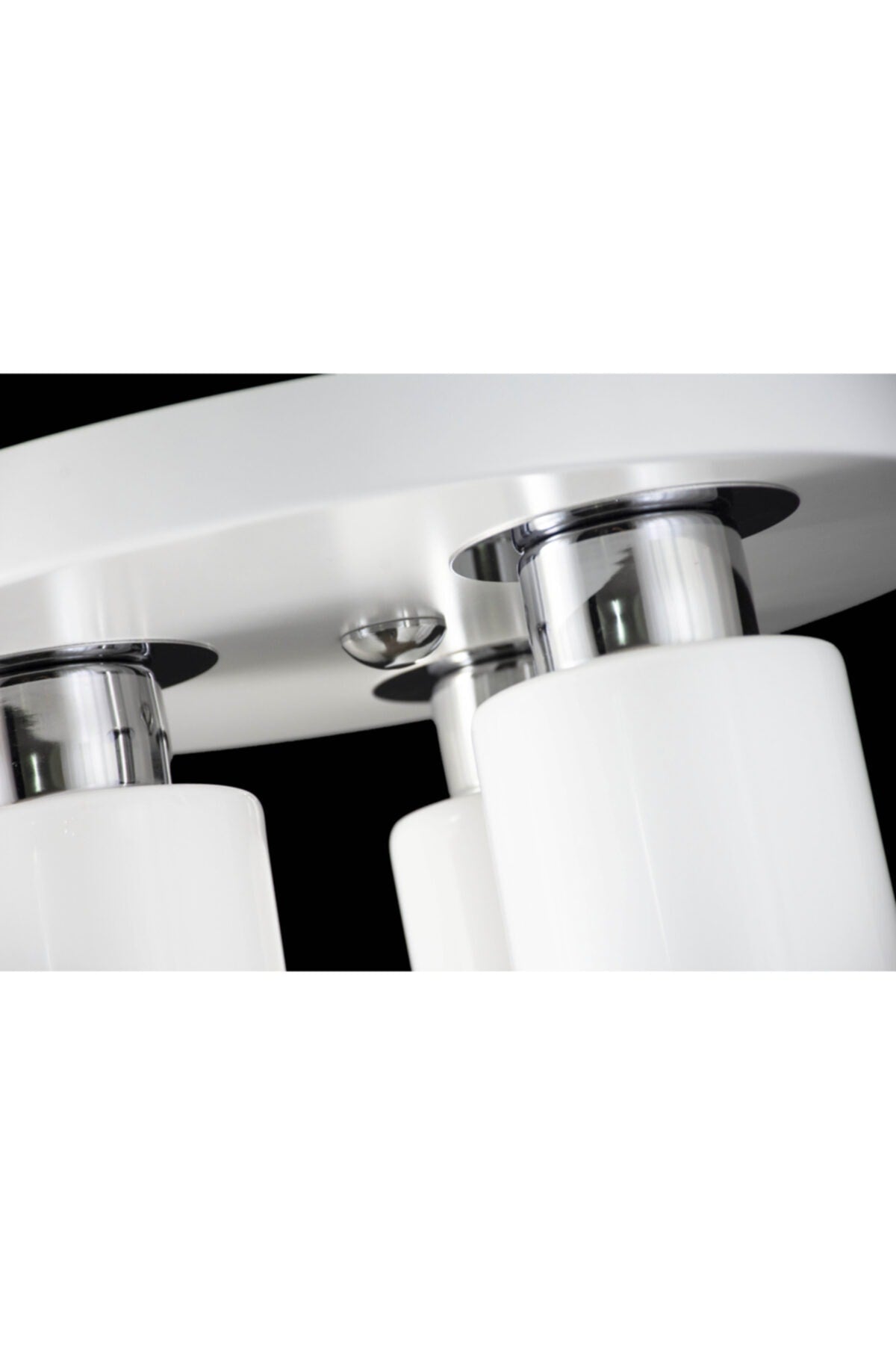 Dreifacher moderner Sportmodell-Kronleuchter mit rundem Tablett und weißem