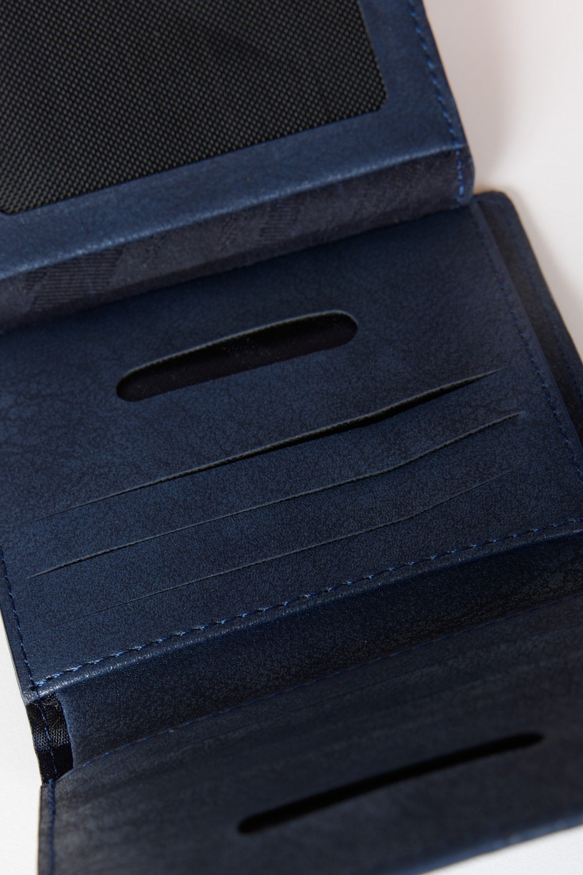 Marineblaue Herrenbrieftasche