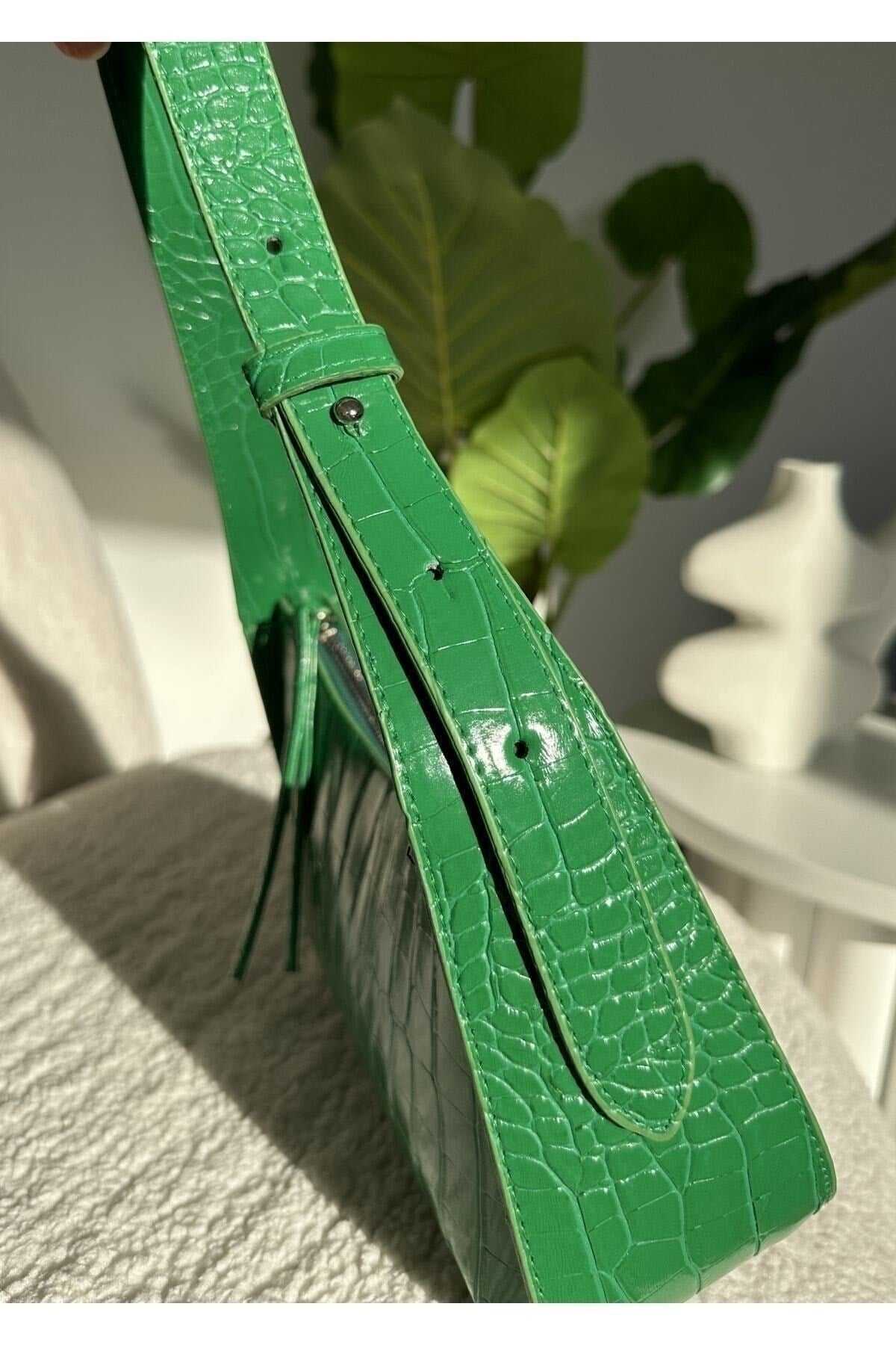 Green Women'S Crocodile Baguette Bag