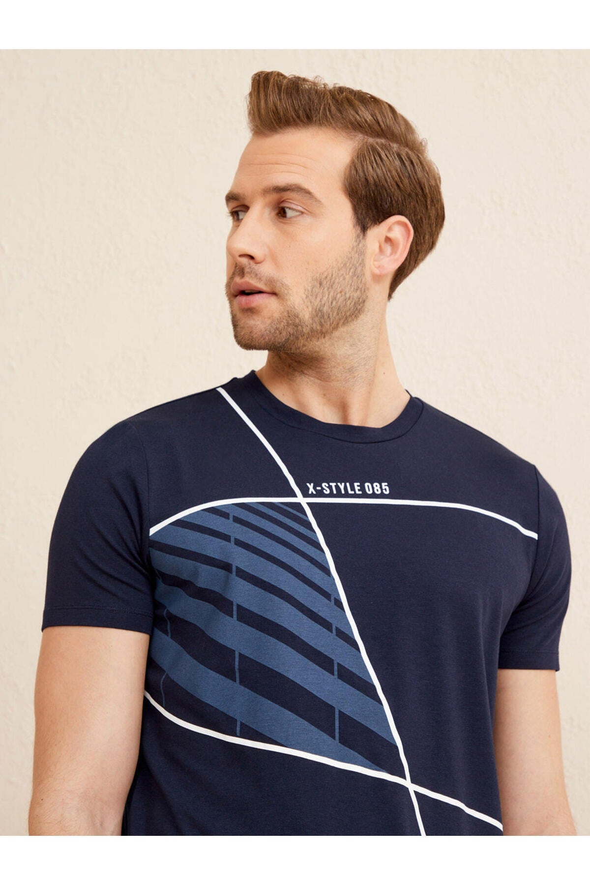 Slim Fit T-Shirt aus Modal mit Rundhalsausschnitt und Print