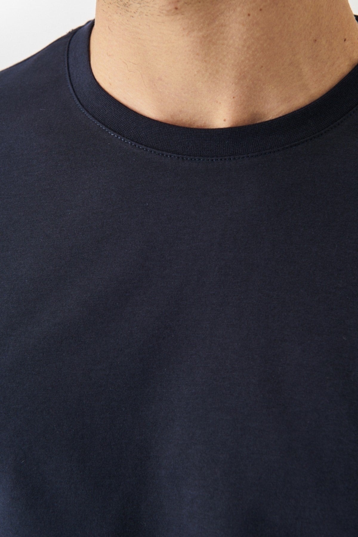  Мужская темно-синяя футболка узкого кроя из 100 % хлопка с круглым вырезом и короткими рукавами