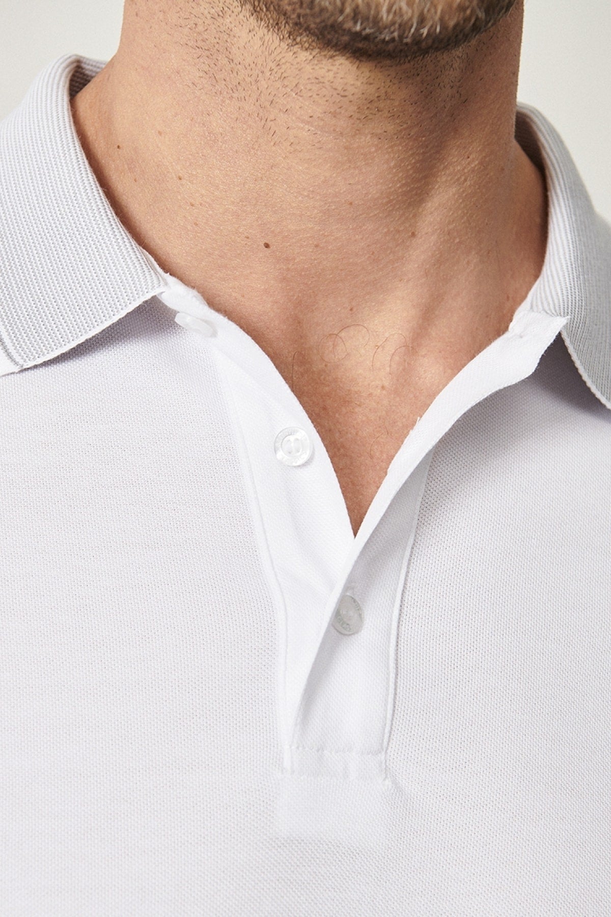 Мужская безусадочная хлопчатобумажная ткань Slim Fit Slim Fit White Roll-Up Polo Neck T-Shirt