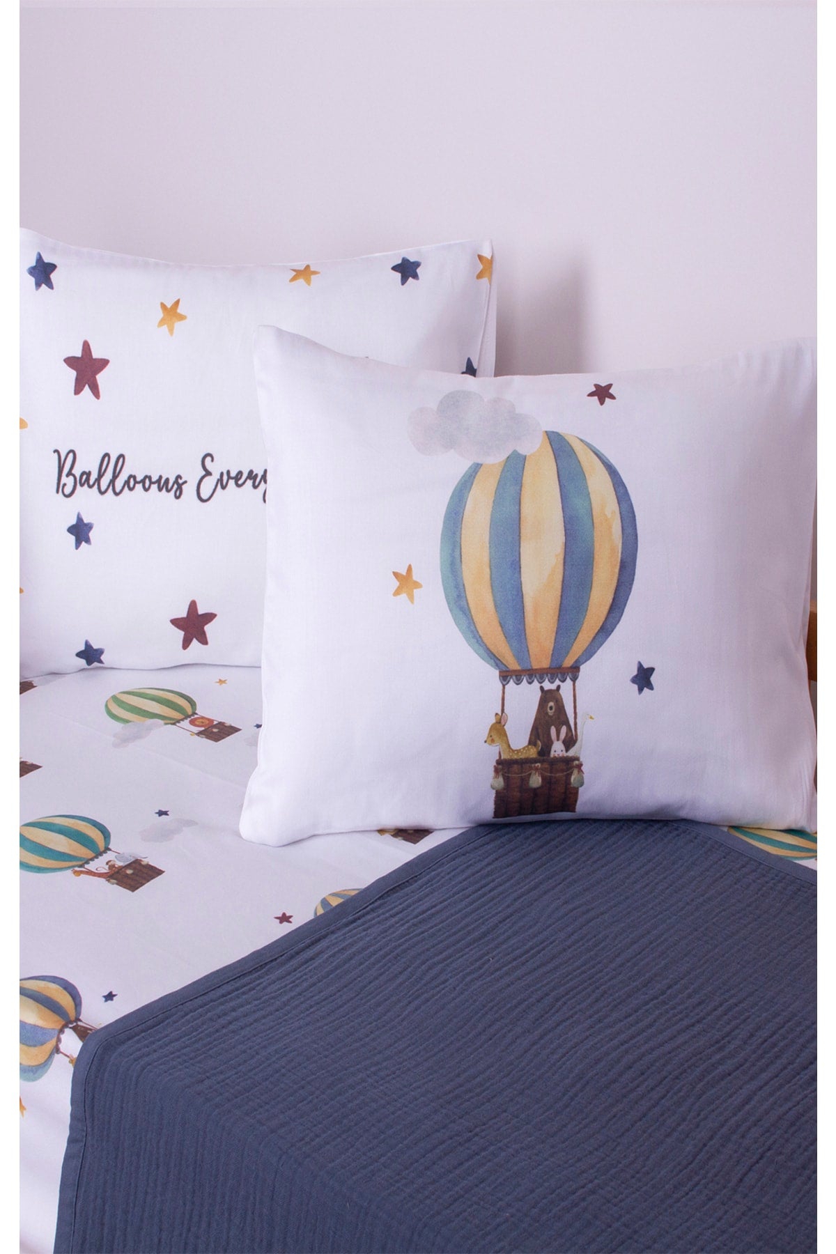 Organic Muslin Picture Baby Bedding - Star And Flying Balloon Themed