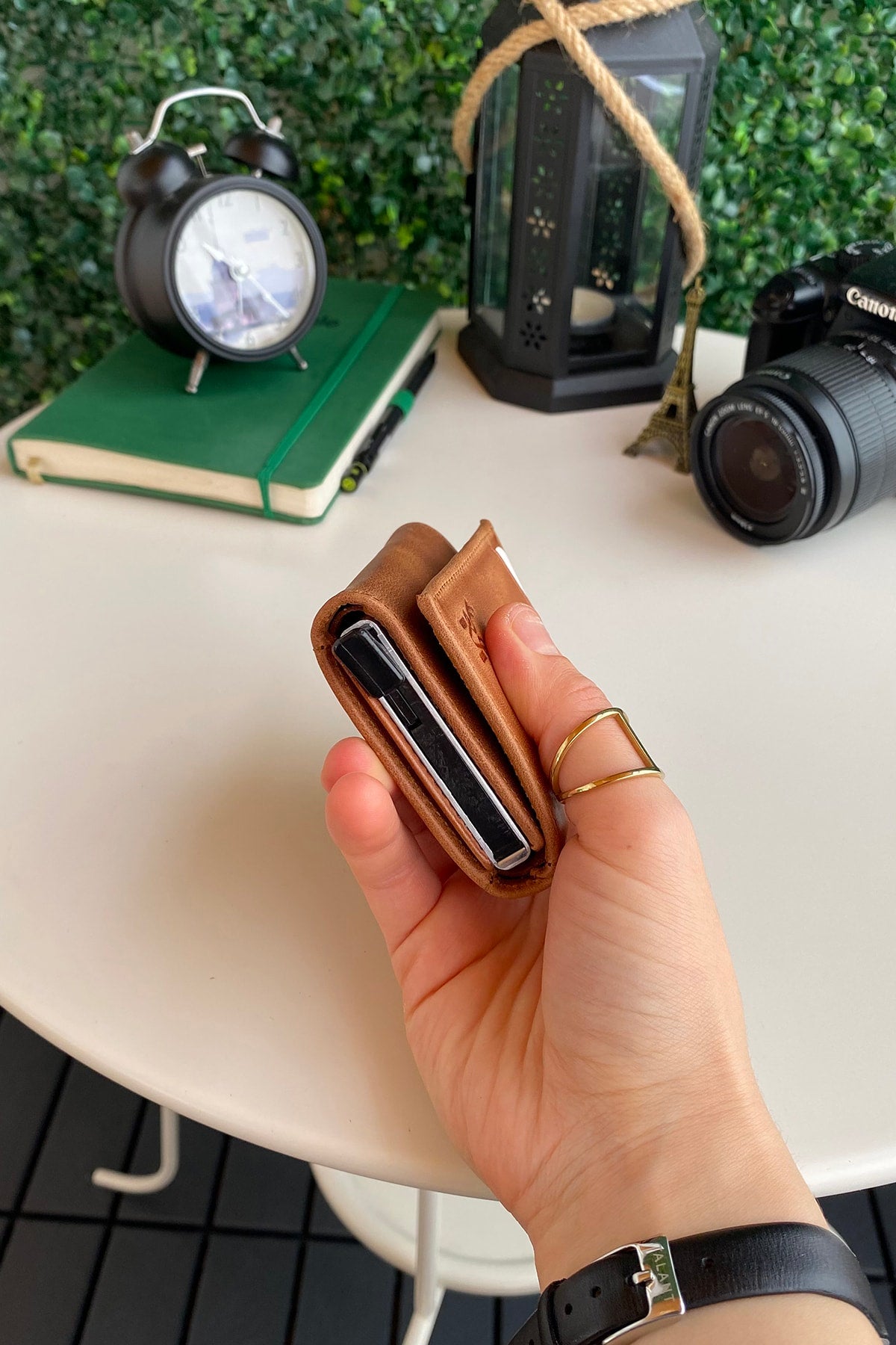 Pescol - Taba Smartcard-Etui/Geldbörse aus echtem Leder mit RFID-geschütztem Mechanismus, Handwerkskunst auf höchstem Niveau