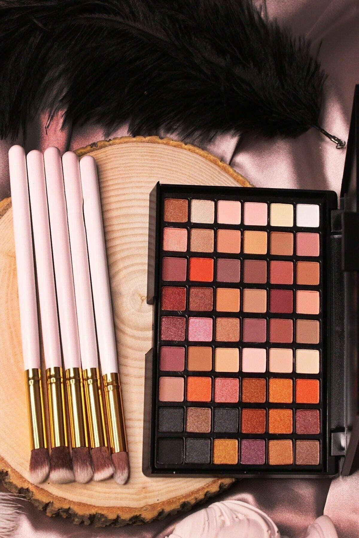 54 Eyeshadow Palette And 5 Headlight Brushes