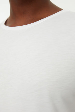 White Men'S Basic Slim Fit Crew Neck Short Sleeved T-Shirt Tmnss22Ts0270