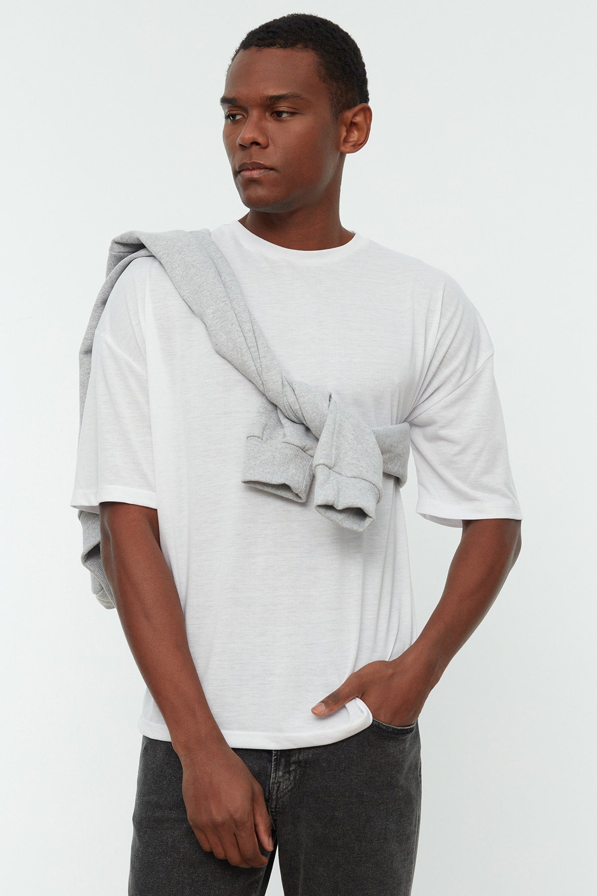White Men's Basic Oversize Crew Neck Short Sleeve T-Shirt TMNSS22TS0300