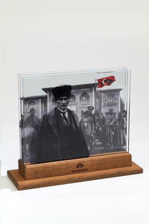 Atatürk And The Republic 3D Decorative Glass Object - Swordslife