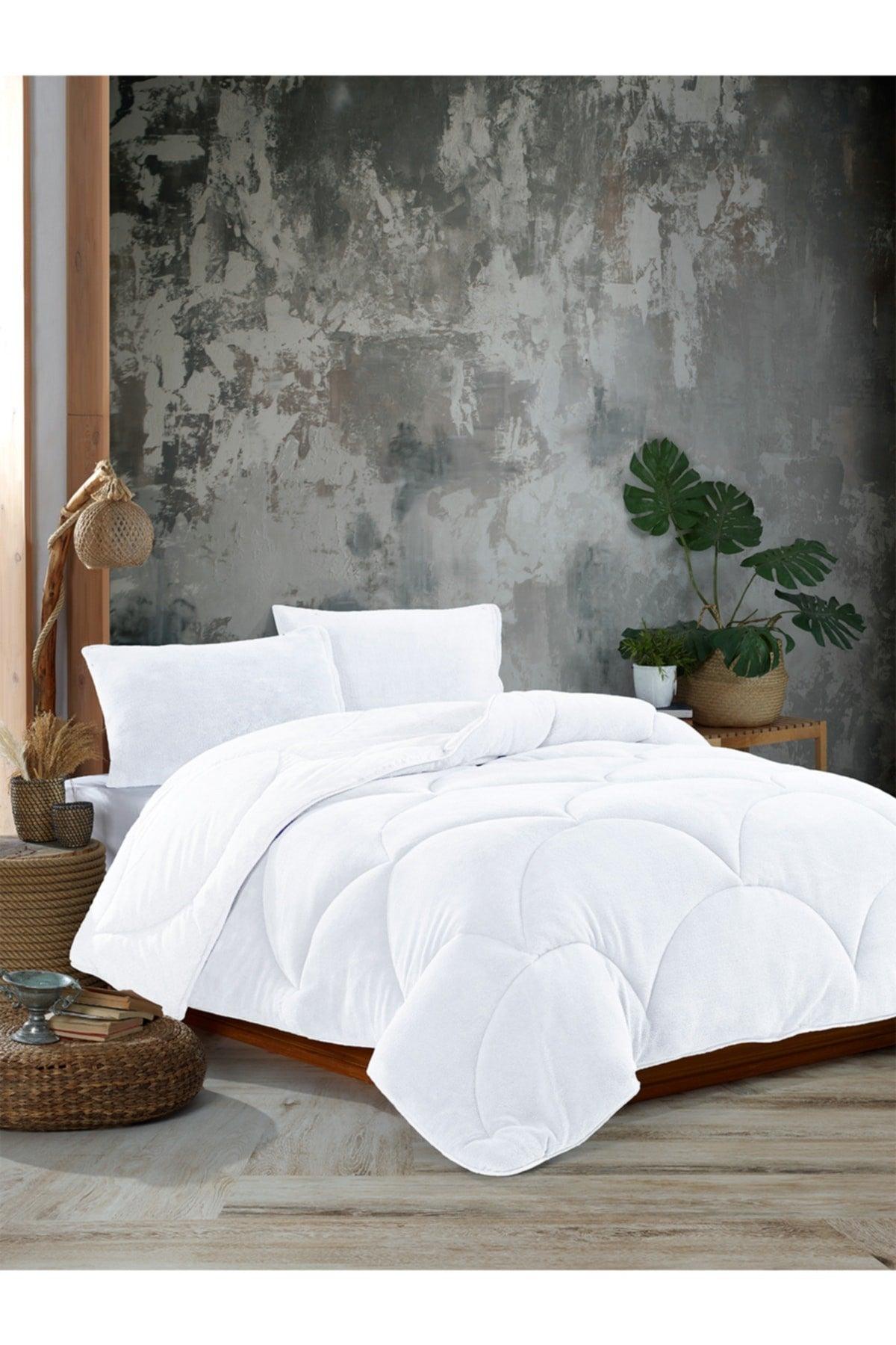 Double White Welsoft Quilt - Swordslife