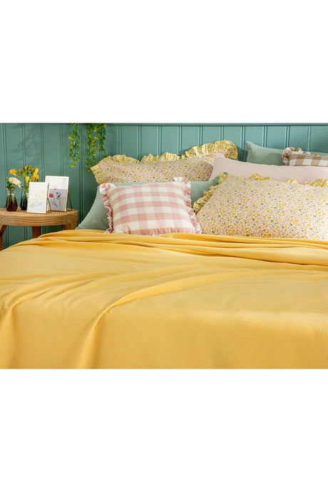 Elegancy Scalloped King Size PIKE 240x220 cm Yellow - Swordslife