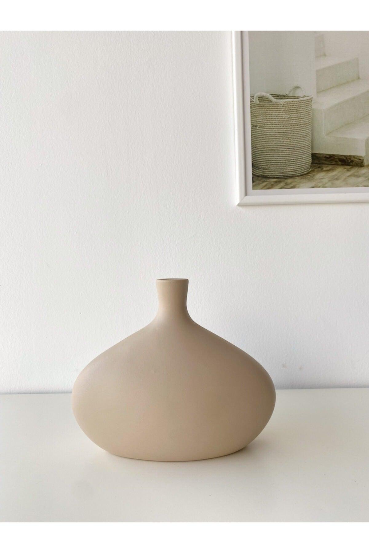 Flaby Ceramic Vase (beige) - Swordslife