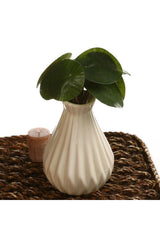 Ceramic Small Serrated Vase - Cream - Swordslife