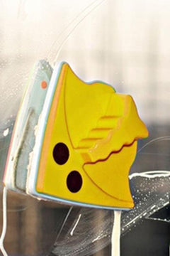 Double-sided magnetic windshield wiper for quick glass cleaning